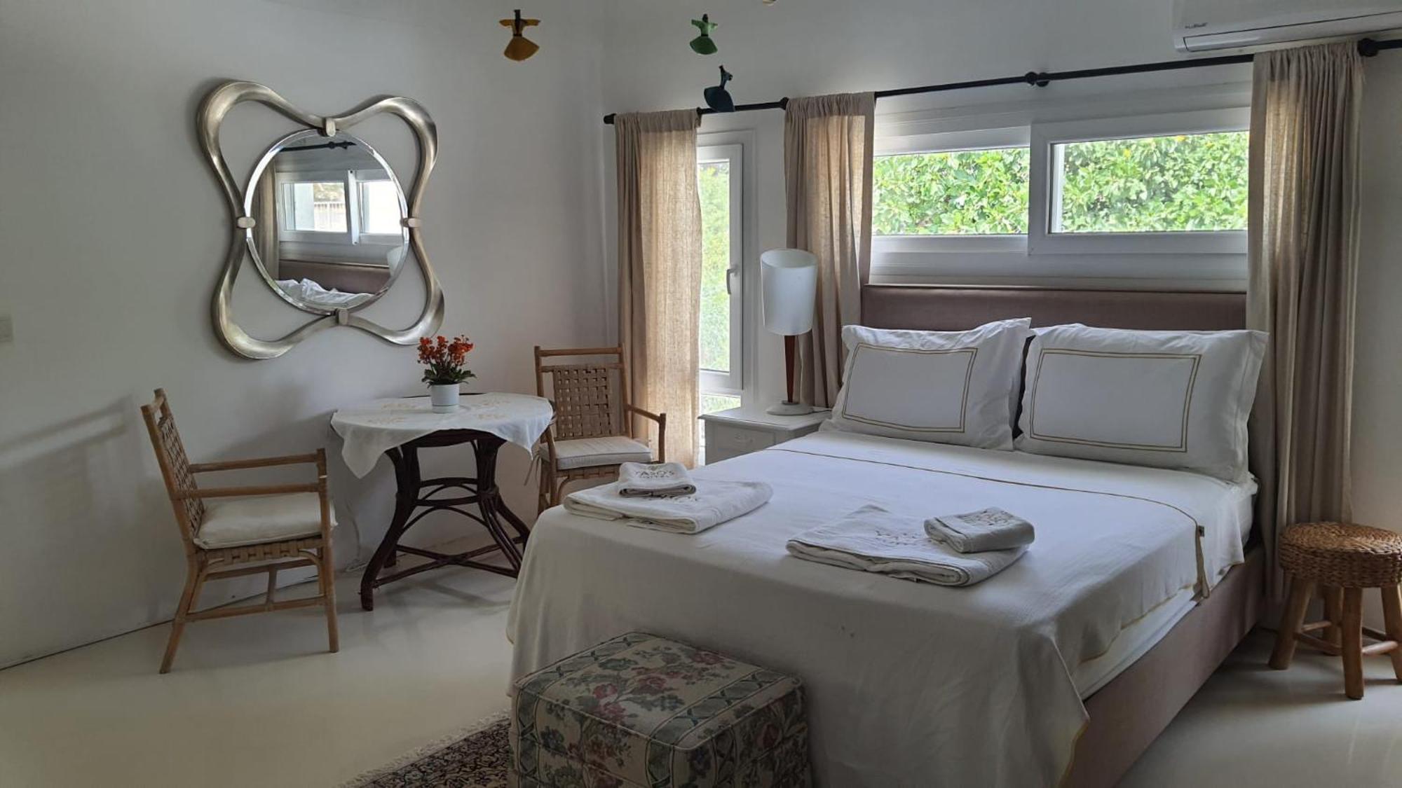Suite met Kingsize Bed en Uitzicht op Zee