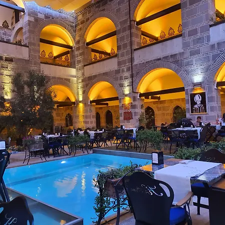 Cesme Kanuni Kervansaray Historical Hotel-3